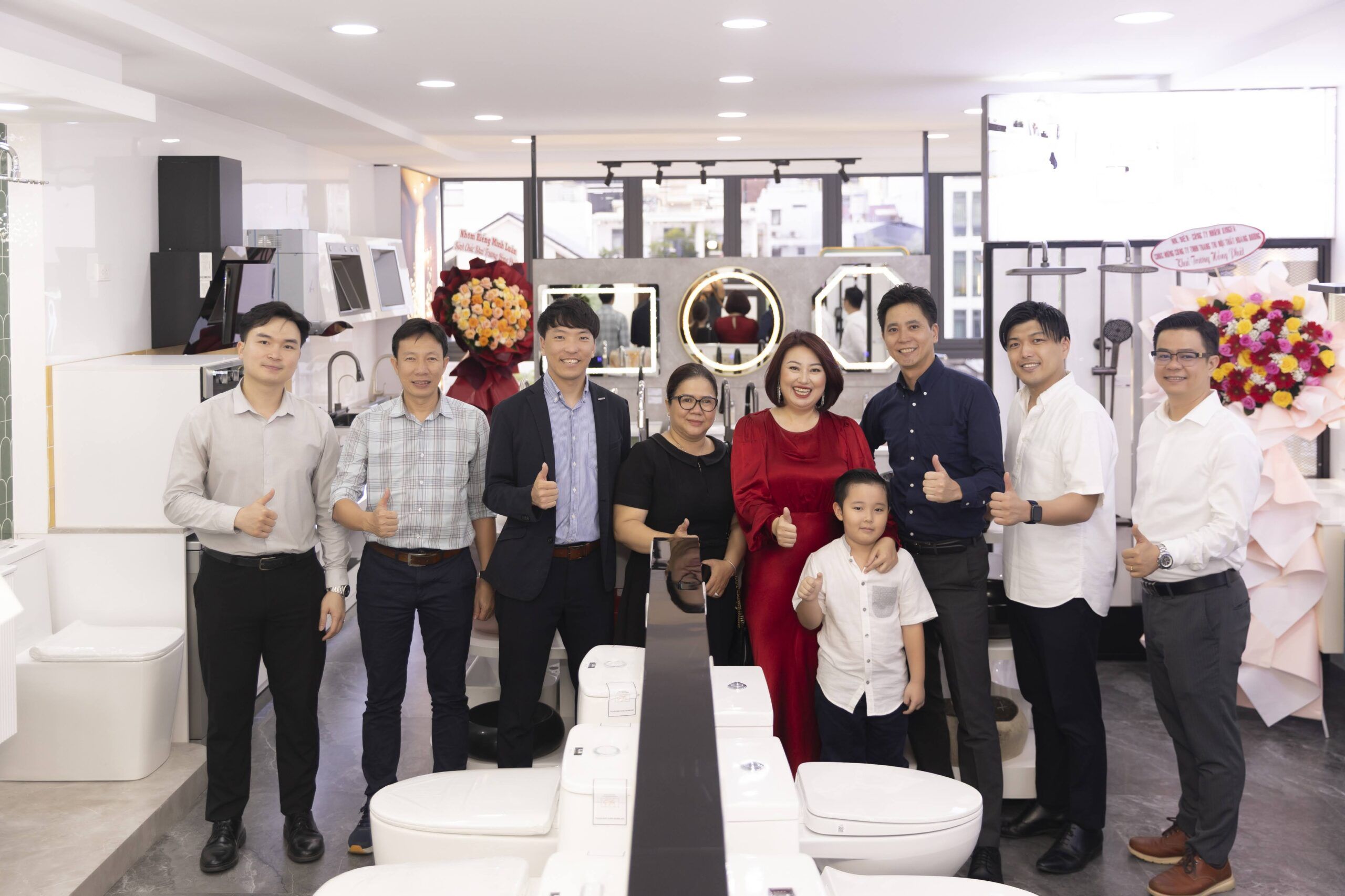 showroom khai trương