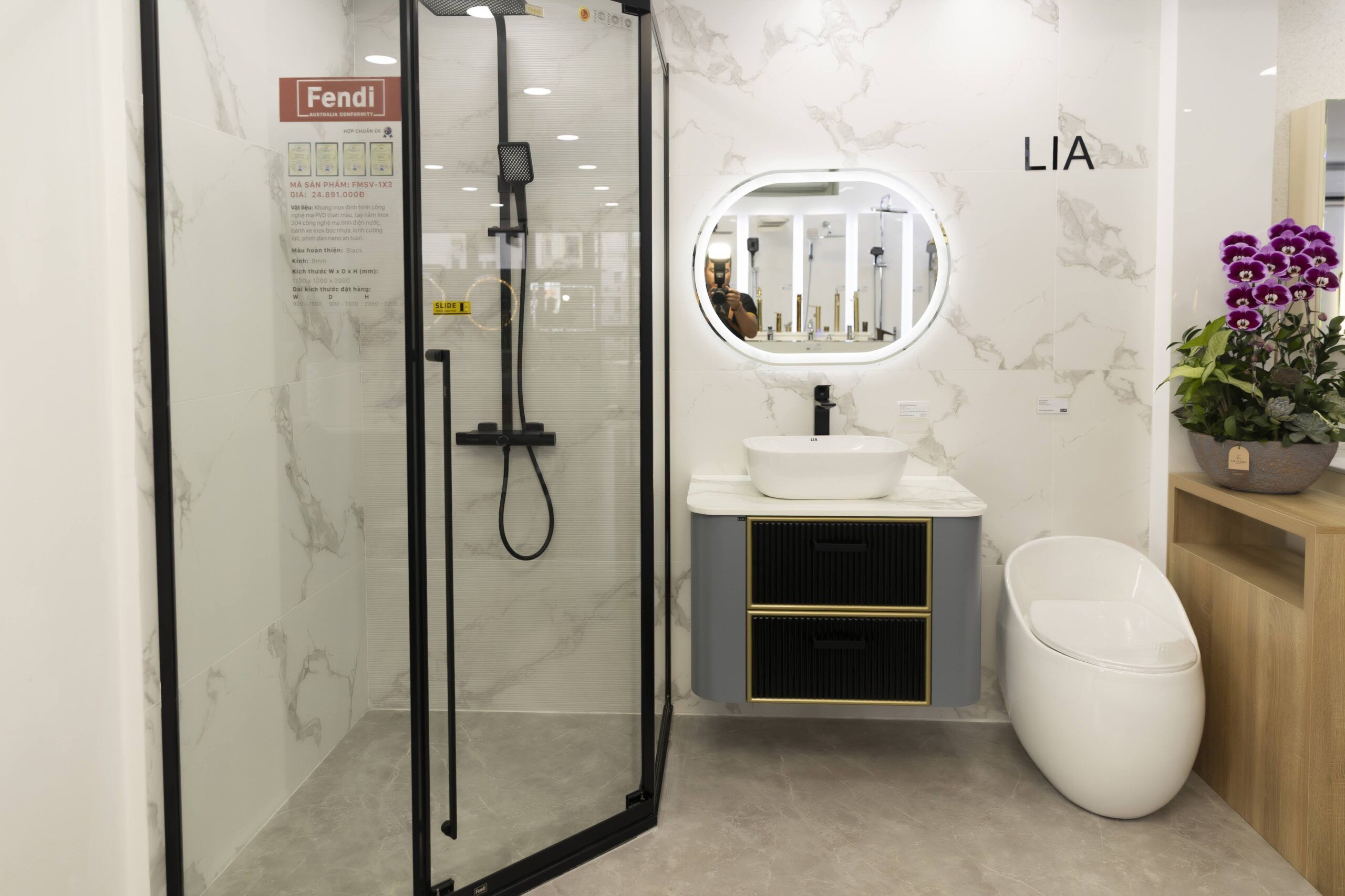 showroom khai trương