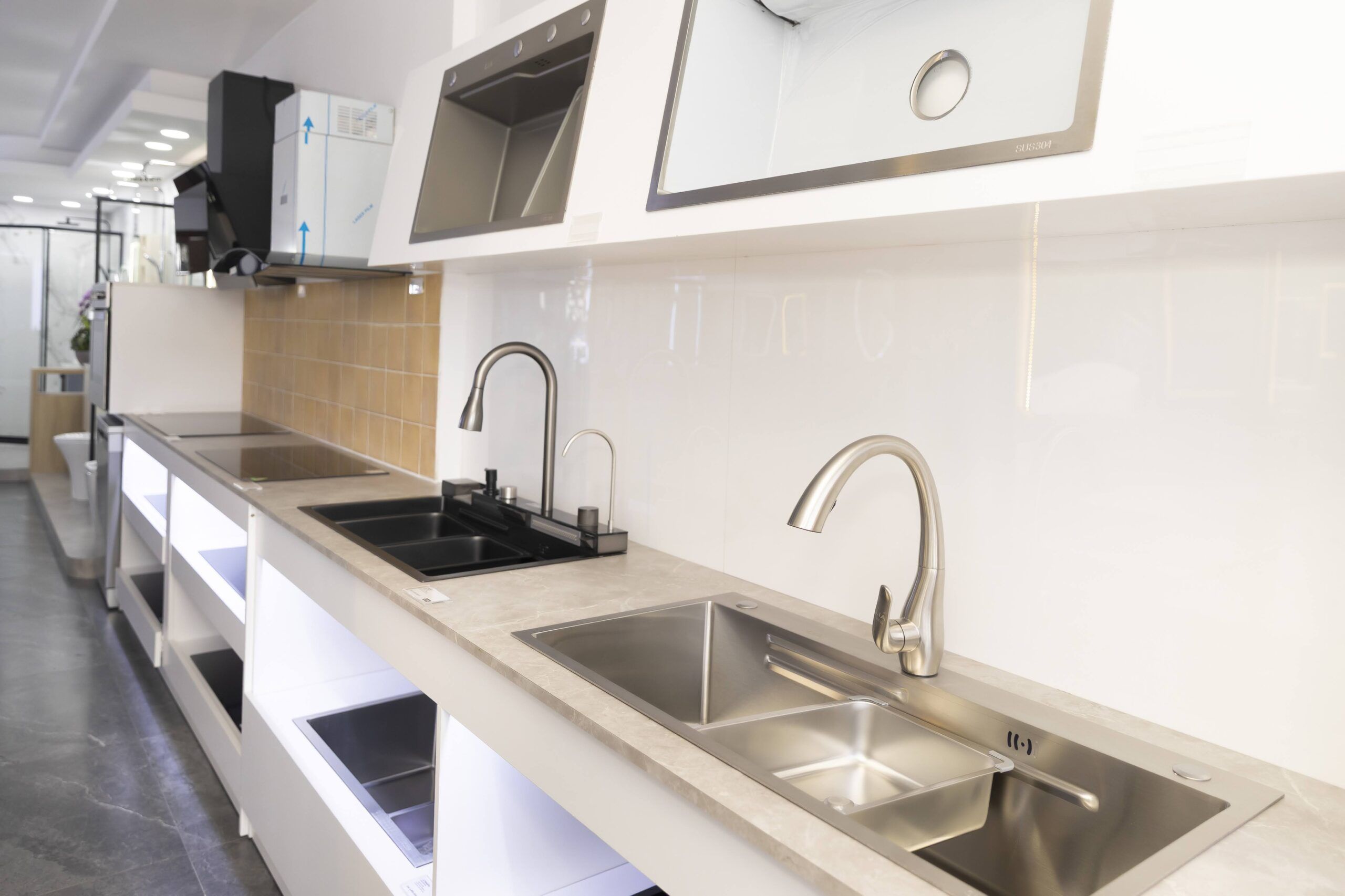 showroom khai trương