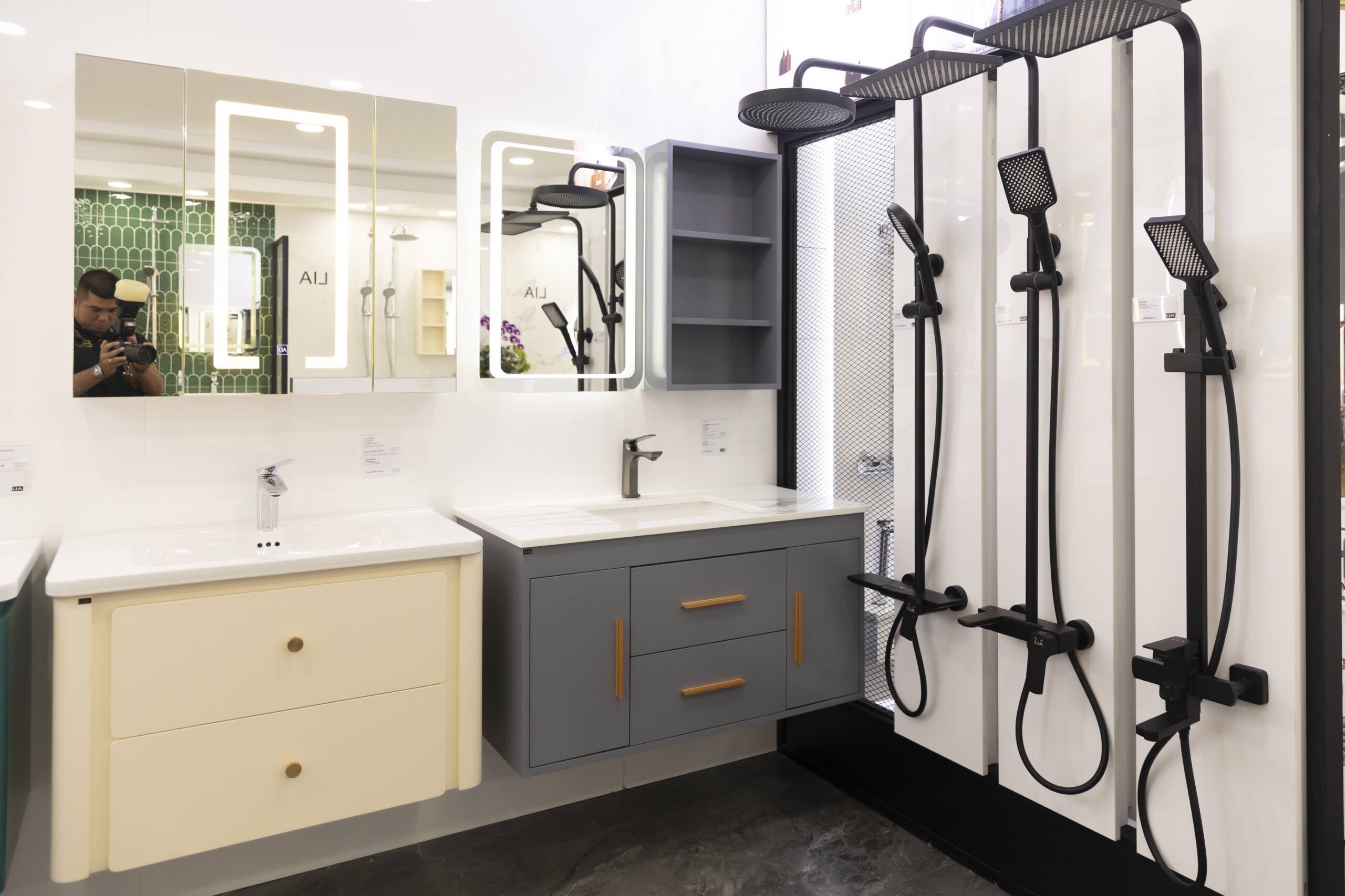 showroom khai trương