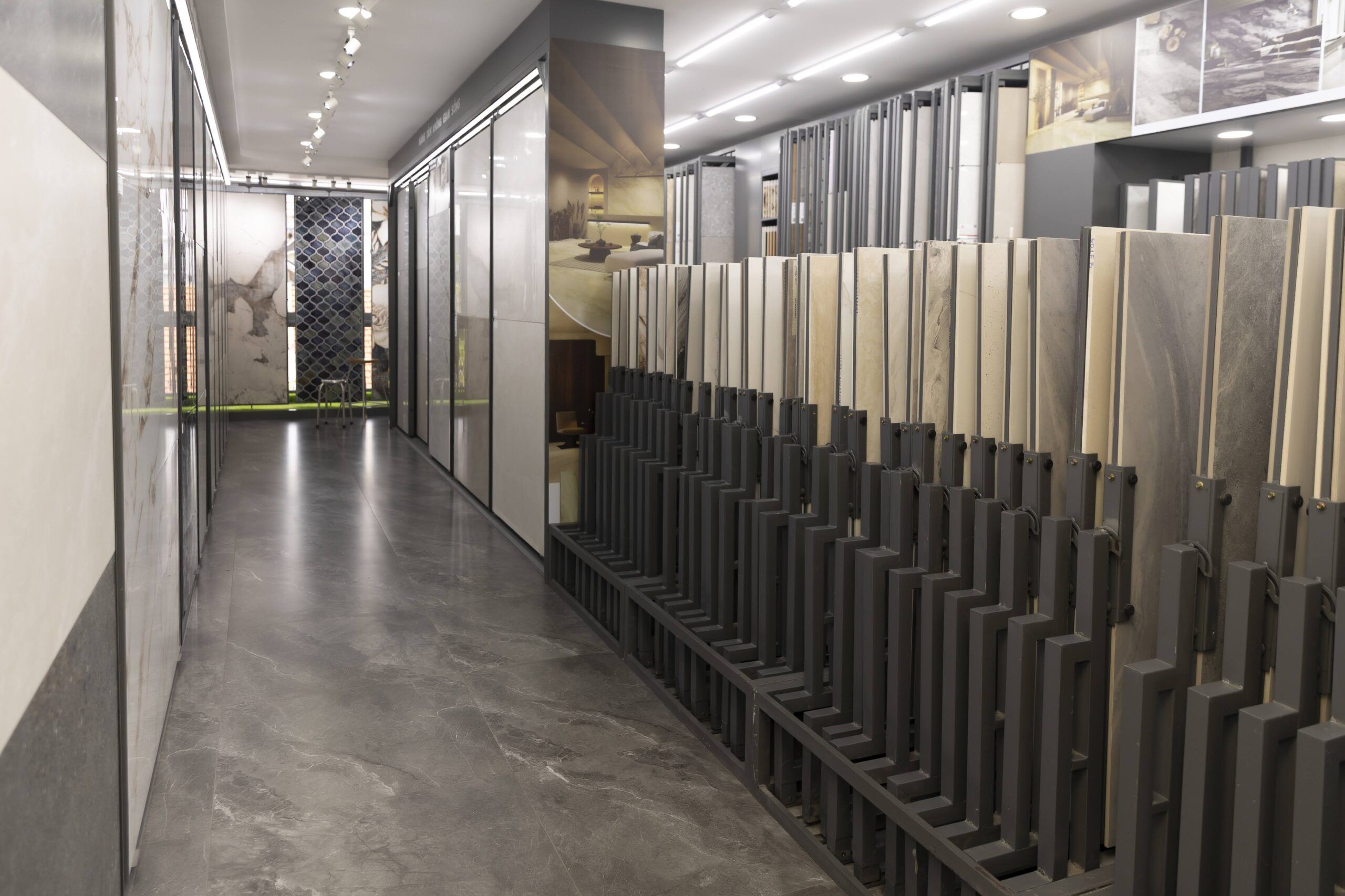 showroom khai trương